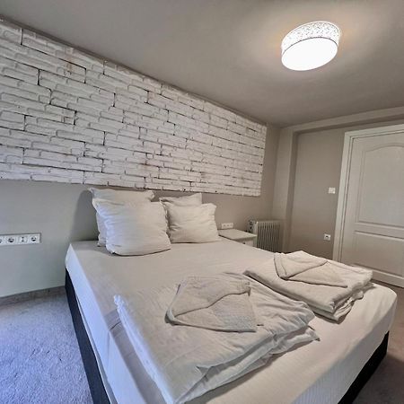 BED&BOOK hostel Warna Exterior foto