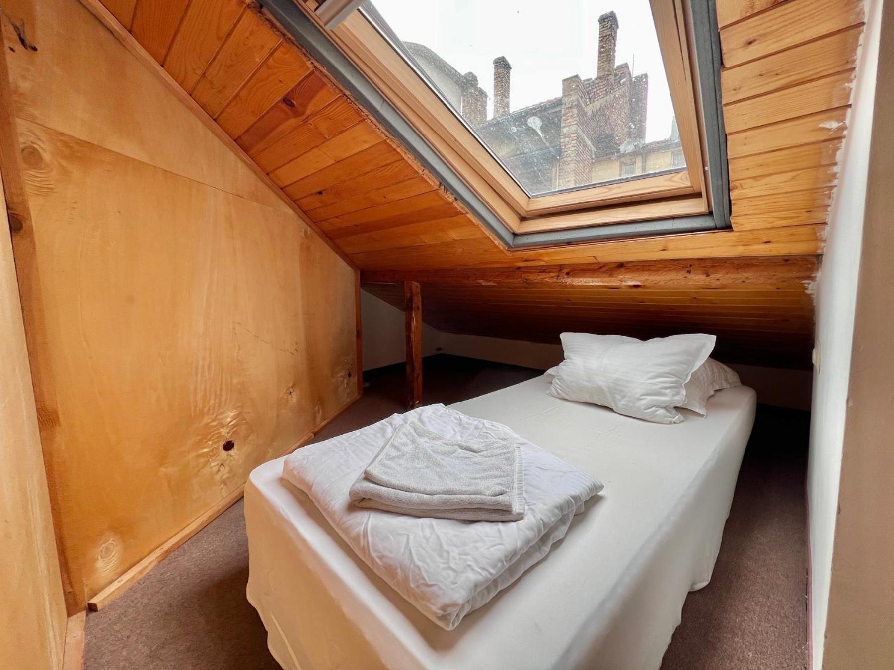 BED&BOOK hostel Warna Exterior foto